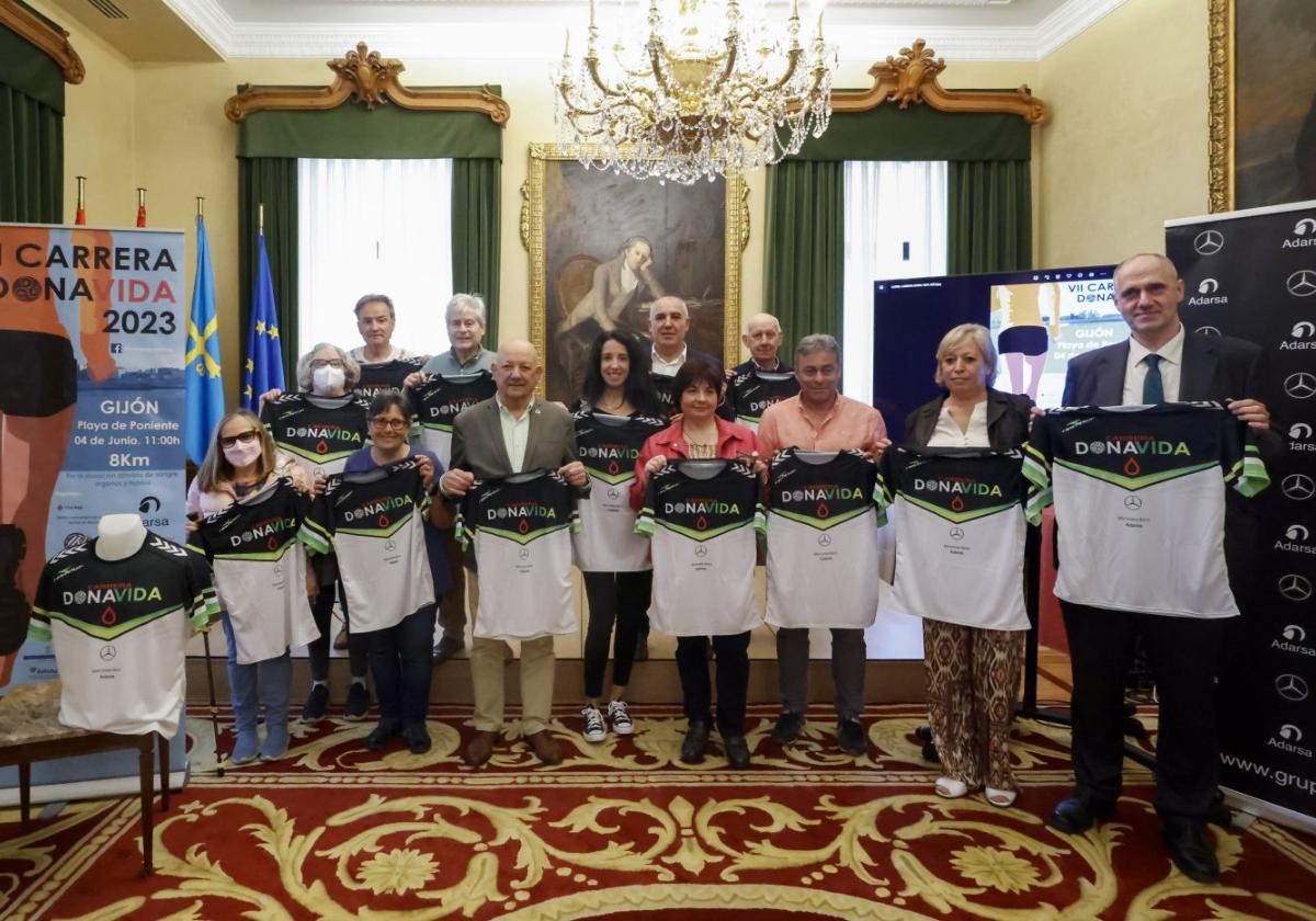 Presentación en el Ayuntamiento de la carrera Dona Vida que vuelve a Gijón el próximo 4 de junio.