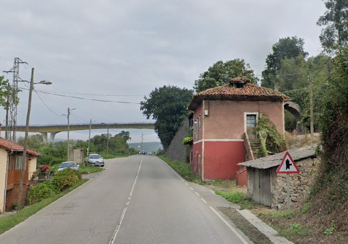 Fallece un motorista tras salirse de la vía y chocar con una casa en Soto del Barco