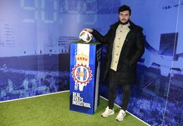 Astu, en la sala de prensa del estadio, en un reportaje de LA VOZ tras el exitoso mercado invernal del director deportivo.