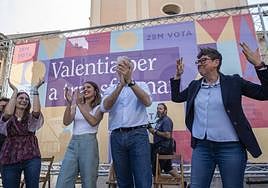 Irene Montero, en un acto junto a Pilar Lima, Lara Manyes y Héctor Illueca.