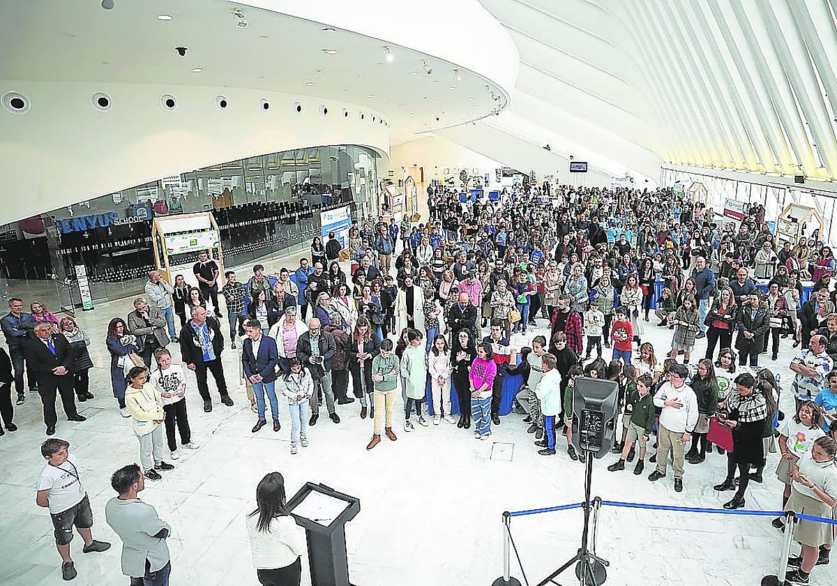 Minuto de silencio en recuerdo de las mellizas