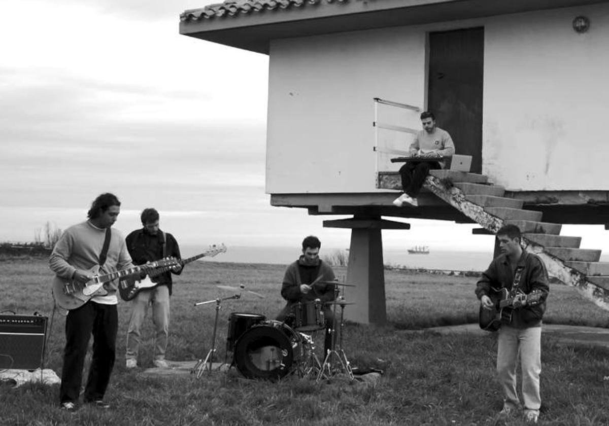 El grupo musical asturiano lanza 'Puerto Nuevo'.