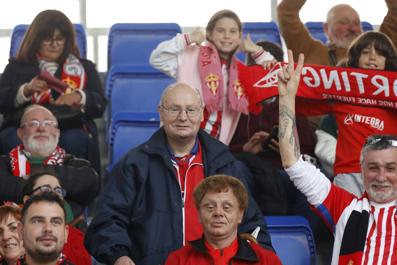 ¿Estuviste siguiendo al Sporting en Ipurúa? ¡Búscate en las fotos!