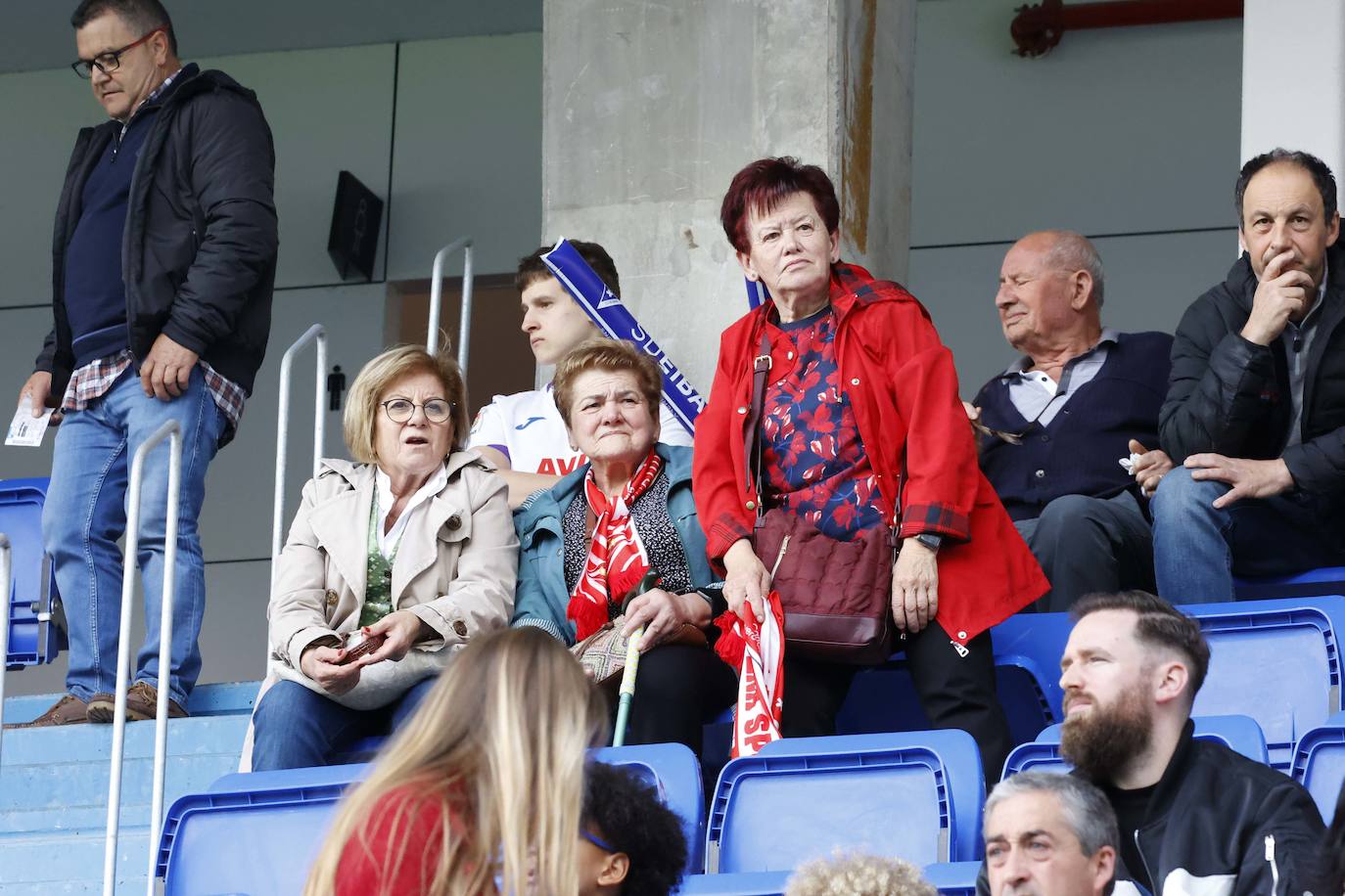 ¿Estuviste siguiendo al Sporting en Ipurúa? ¡Búscate en las fotos!