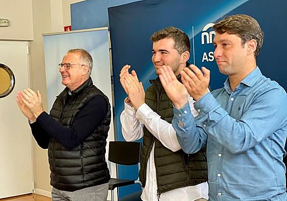 Diego Canga, Alejandro Méndez y Andrés Ruíz, en el acto que Nuevas Generaciones celebró ayer en Corvera.