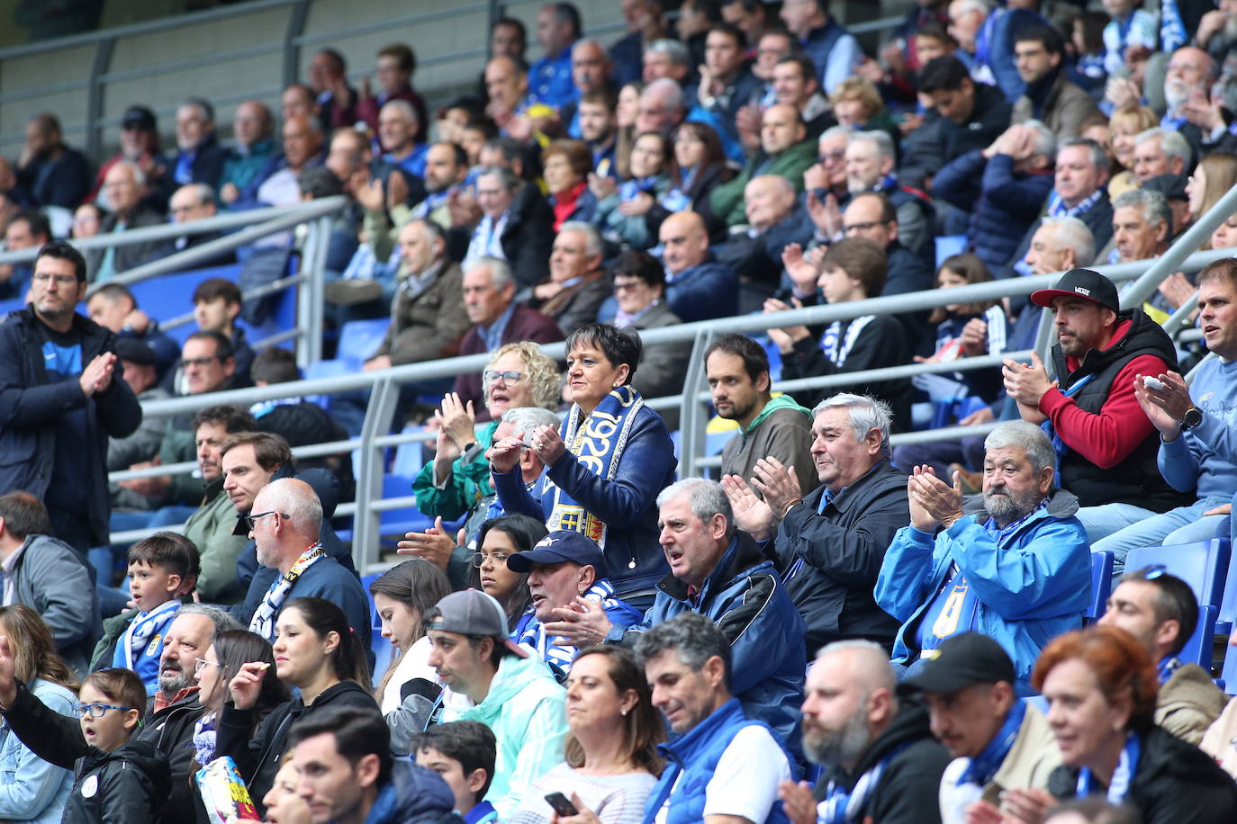 ¿Estuviste en el Tartiere? ¡Búscate en las fotos del último partido del Oviedo en casa!