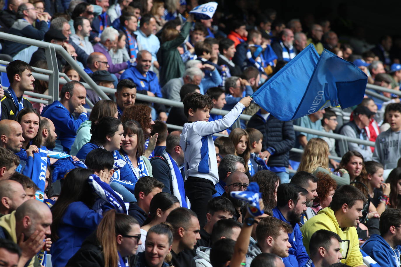 ¿Estuviste en el Tartiere? ¡Búscate en las fotos del último partido del Oviedo en casa!