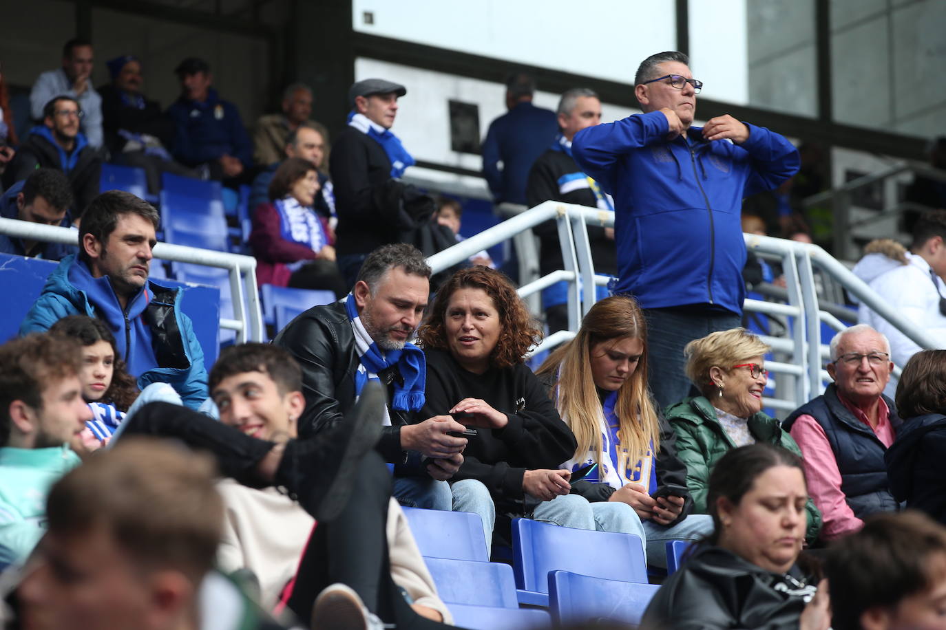 ¿Estuviste en el Tartiere? ¡Búscate en las fotos del último partido del Oviedo en casa!