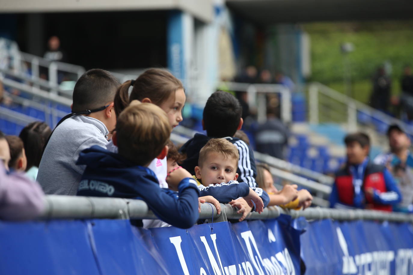 ¿Estuviste en el Tartiere? ¡Búscate en las fotos del último partido del Oviedo en casa!