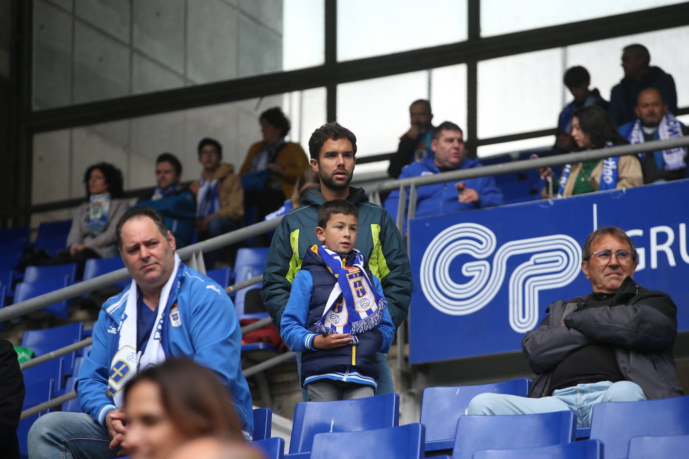 ¿Estuviste en el Tartiere? ¡Búscate en las fotos del último partido del Oviedo en casa!