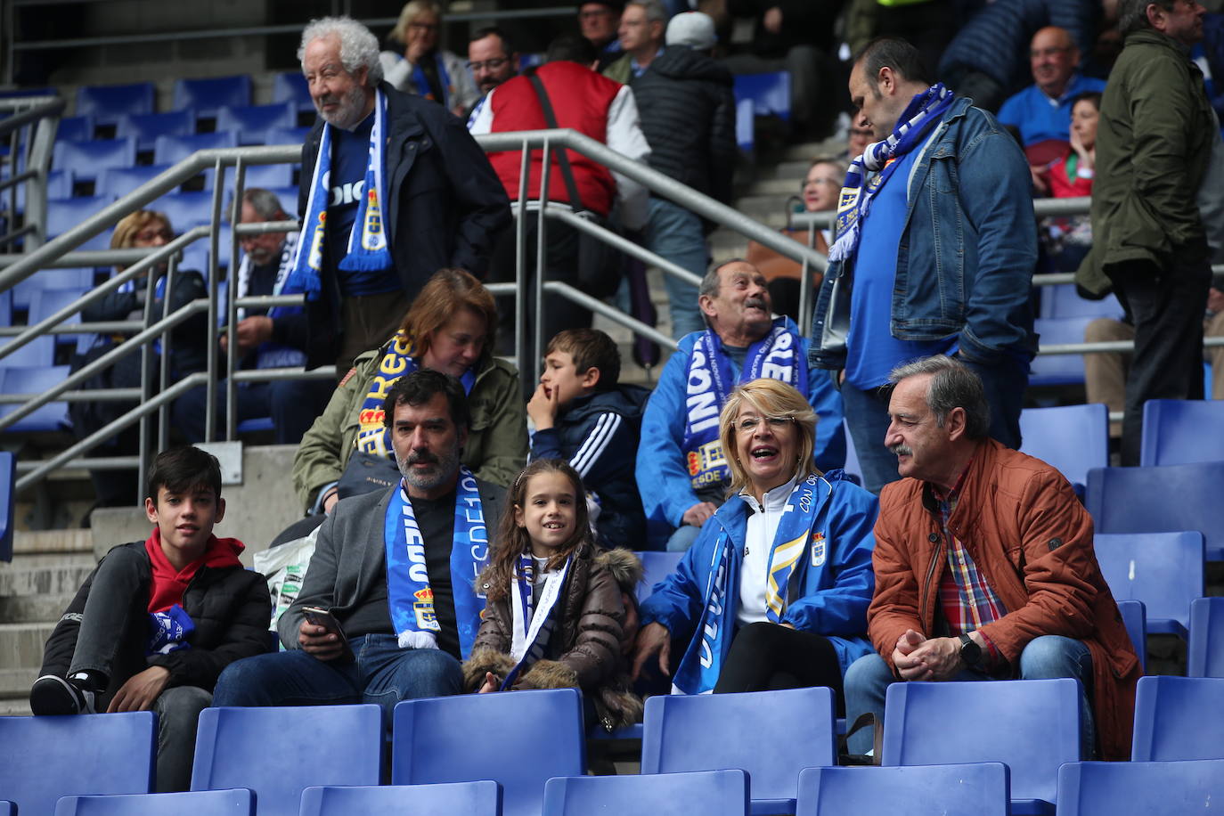 ¿Estuviste en el Tartiere? ¡Búscate en las fotos del último partido del Oviedo en casa!