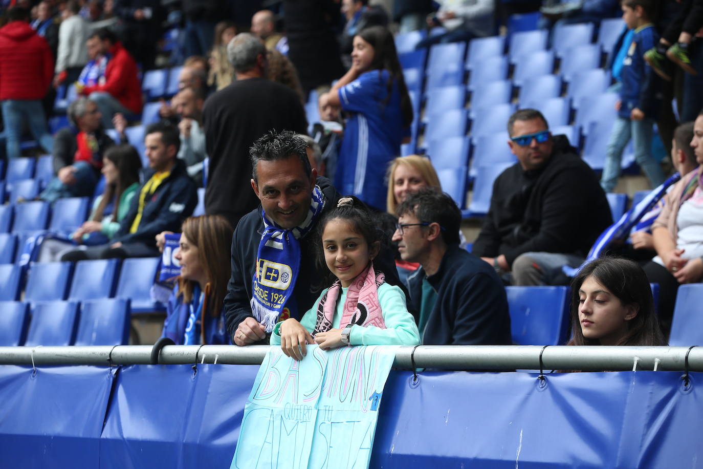 ¿Estuviste en el Tartiere? ¡Búscate en las fotos del último partido del Oviedo en casa!