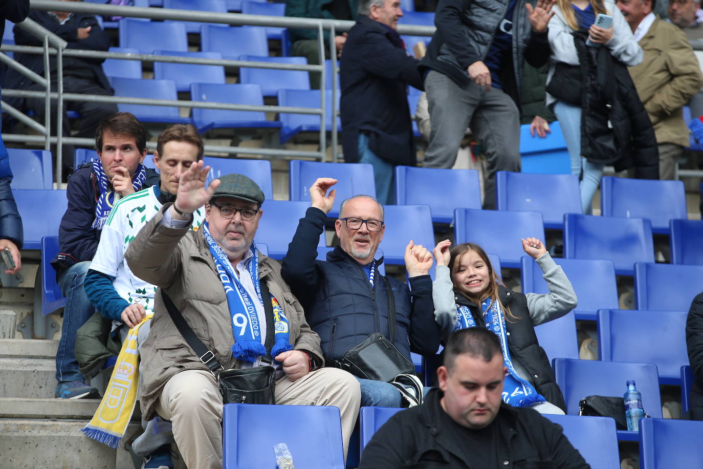 ¿Estuviste en el Tartiere? ¡Búscate en las fotos del último partido del Oviedo en casa!
