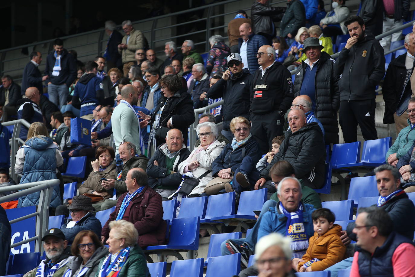 ¿Estuviste en el Tartiere? ¡Búscate en las fotos del último partido del Oviedo en casa!
