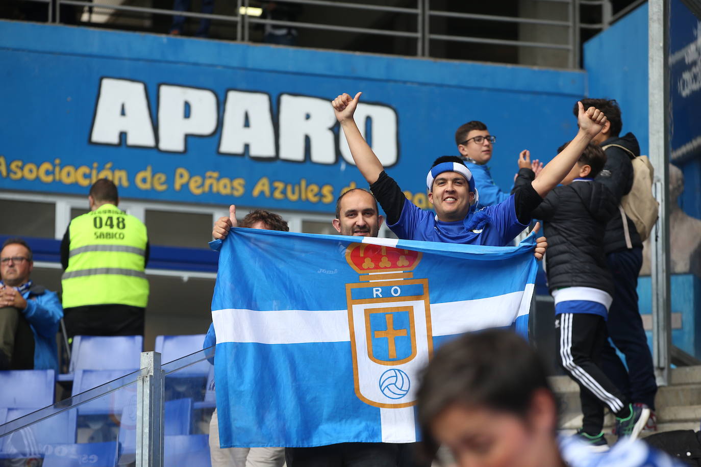 ¿Estuviste en el Tartiere? ¡Búscate en las fotos del último partido del Oviedo en casa!