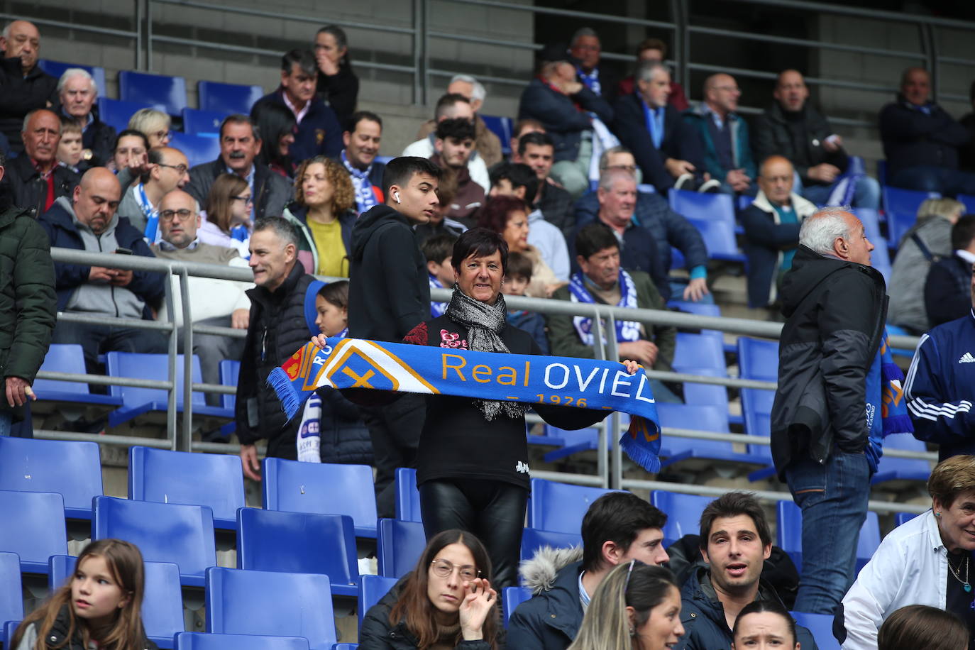 ¿Estuviste en el Tartiere? ¡Búscate en las fotos del último partido del Oviedo en casa!