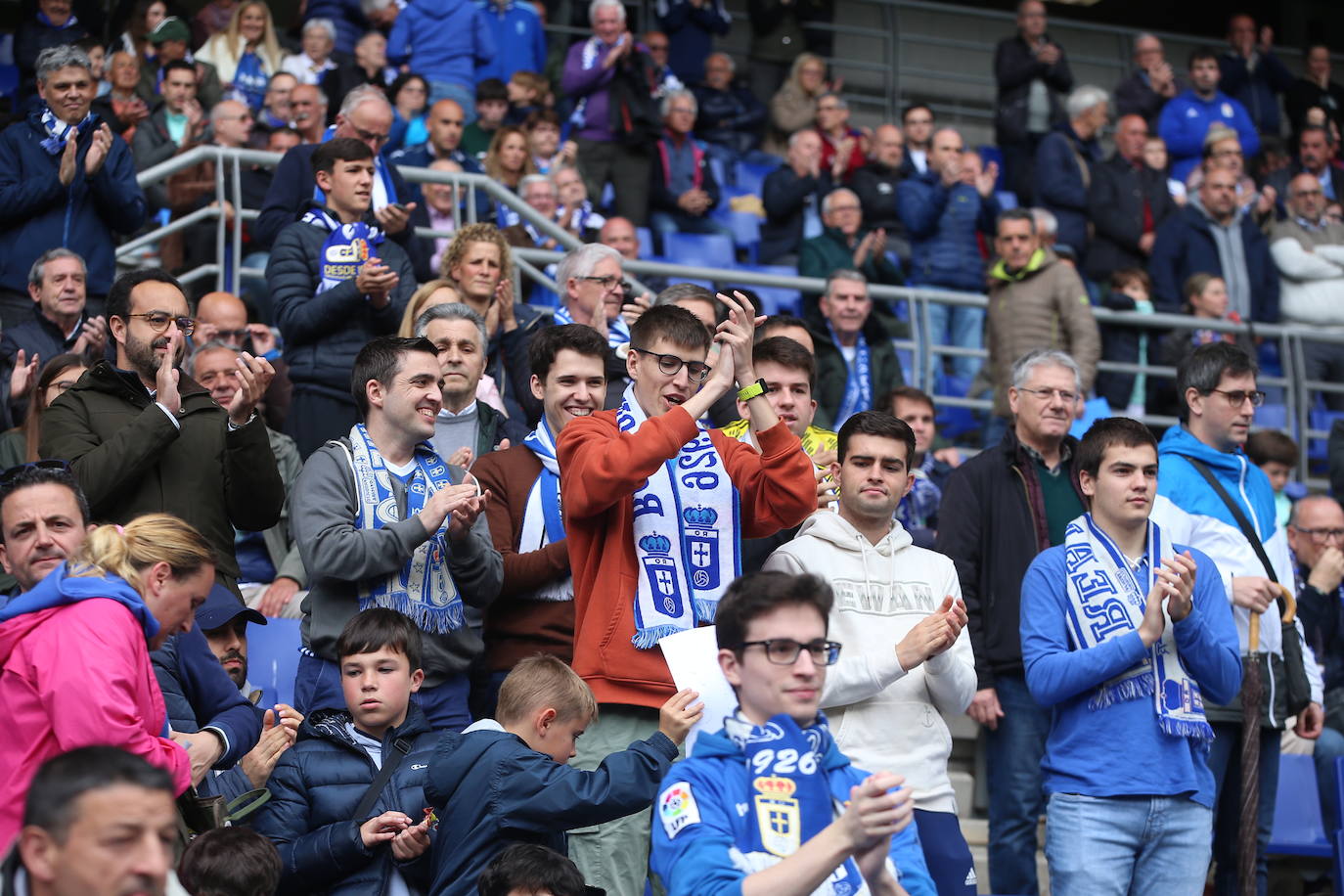 ¿Estuviste en el Tartiere? ¡Búscate en las fotos del último partido del Oviedo en casa!
