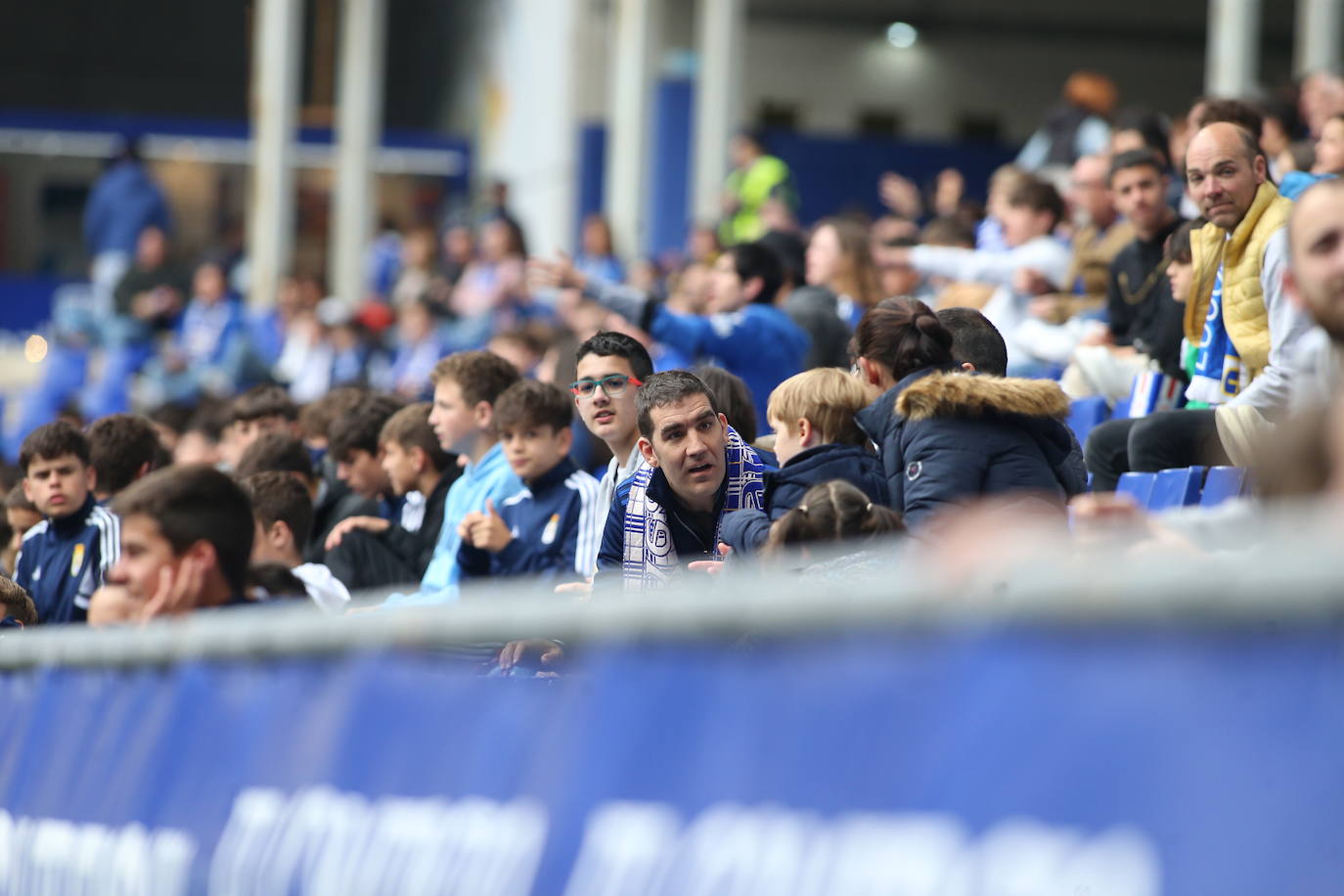 ¿Estuviste en el Tartiere? ¡Búscate en las fotos del último partido del Oviedo en casa!