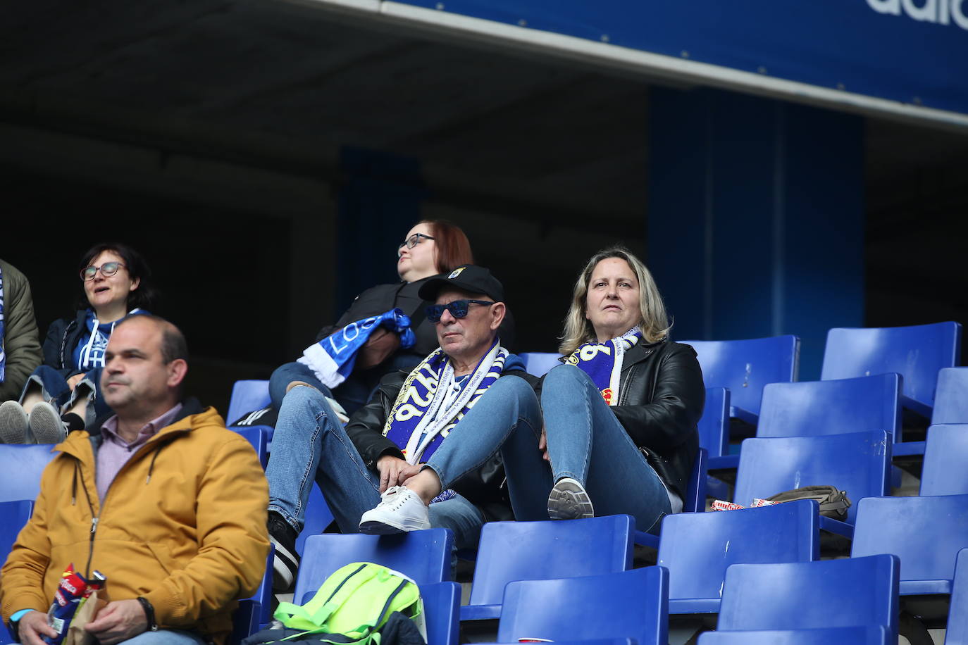 ¿Estuviste en el Tartiere? ¡Búscate en las fotos del último partido del Oviedo en casa!