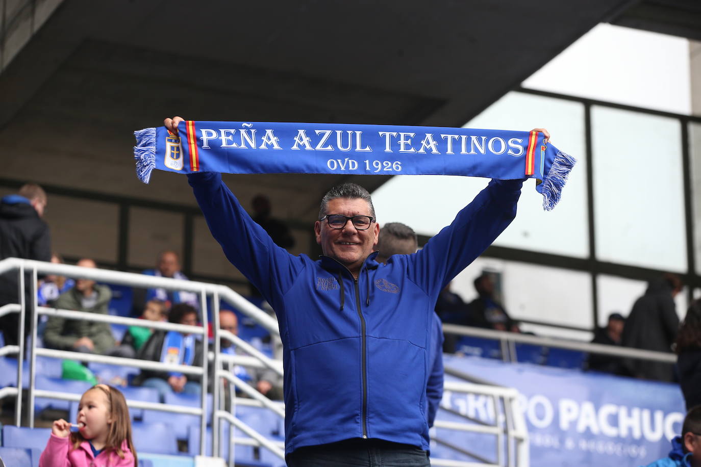 ¿Estuviste en el Tartiere? ¡Búscate en las fotos del último partido del Oviedo en casa!