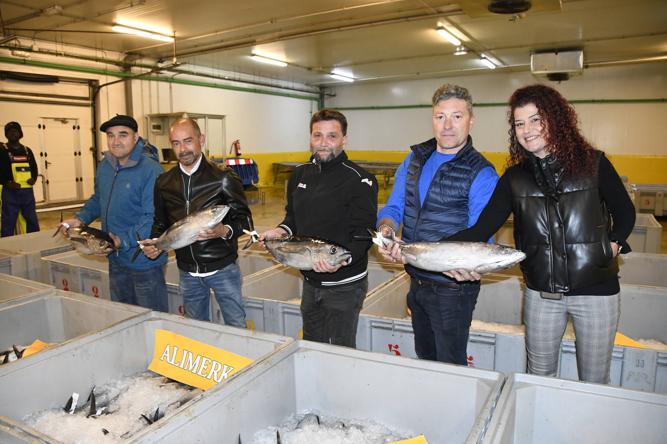 Así ha sido la subasta del primer bonito en la rula de Avilés