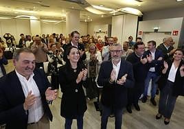 Manuel Iñarra, Inés Arrimadas, José Carlos Fernández Sarasola, Luis Pacho y Ana Reguero, con militantes y simpatizantes, ayer en Gijón.