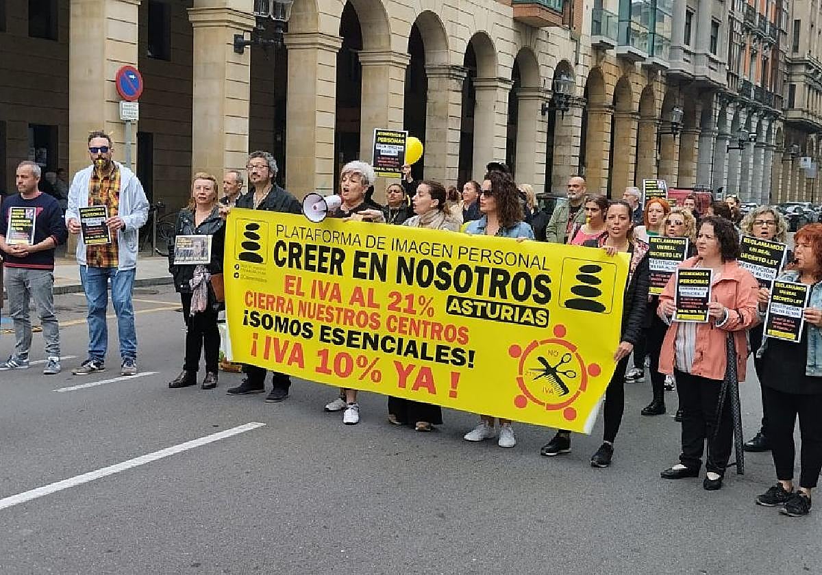 Los profesionales de negocios de estética, durante la concentración.