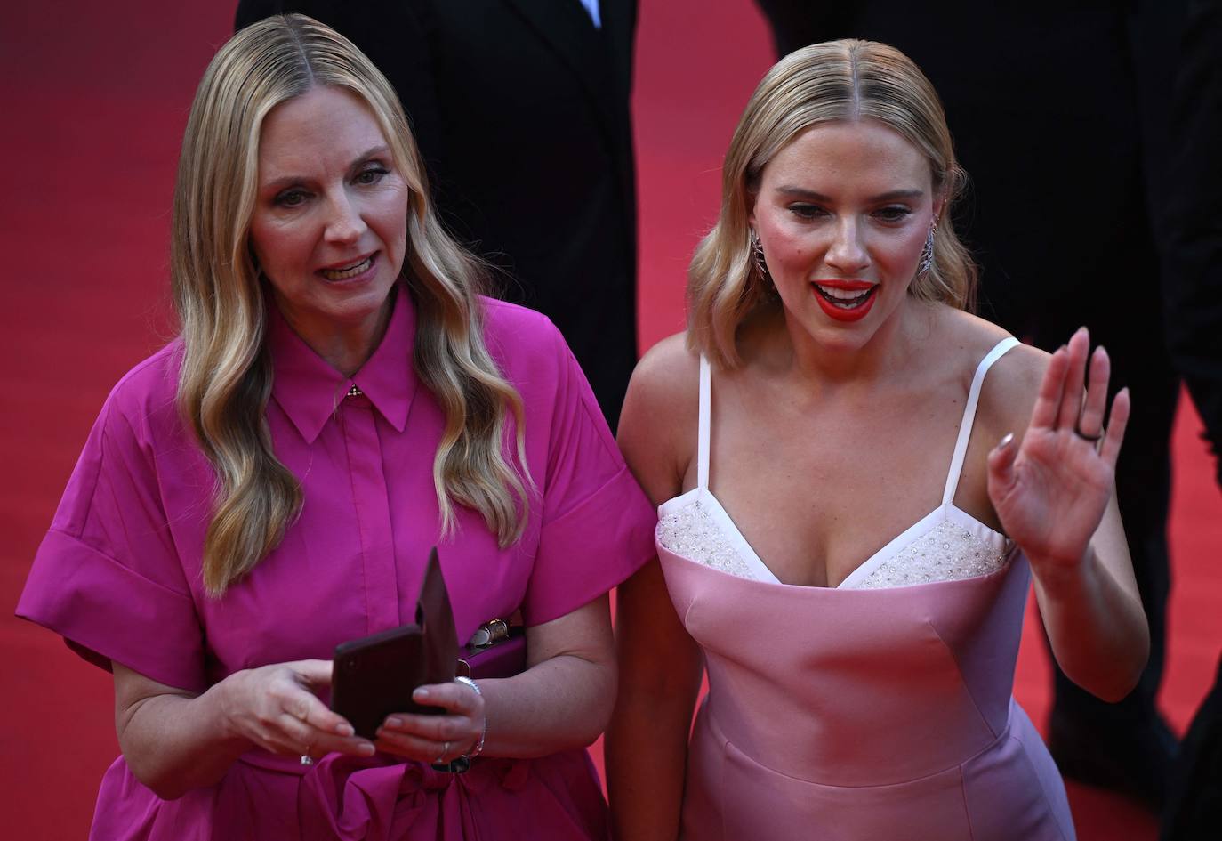 Hope Davis y Scarlett Johansson.