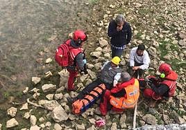 Rescatan en Somiedo a un hombre de 79 años que se fracturó una pierna en una ruta de montaña
