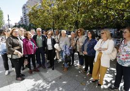 Floro, acompañado por la exalcaldesa Paz Fernández Felgueroso, integrantes de su lista y excargos municipales y autonómicos.