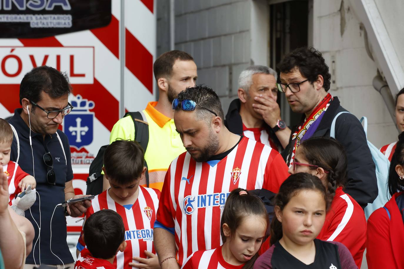 ¿Estuviste en El Molinón en el Sporting - Ponferradina? ¡Búscate en las fotos!