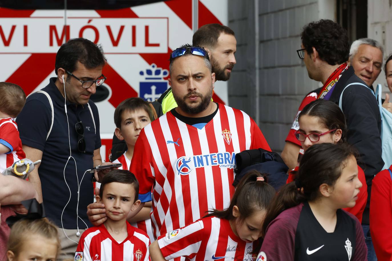 ¿Estuviste en El Molinón en el Sporting - Ponferradina? ¡Búscate en las fotos!