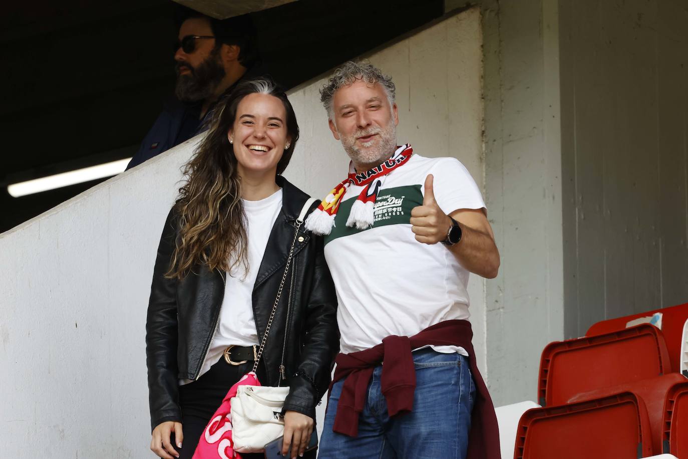 ¿Estuviste en El Molinón en el Sporting - Ponferradina? ¡Búscate en las fotos!