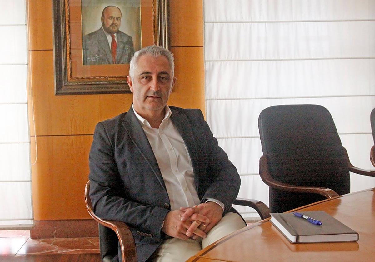 Ángel Manuel García, en su asiento del Pleno de Carreño.