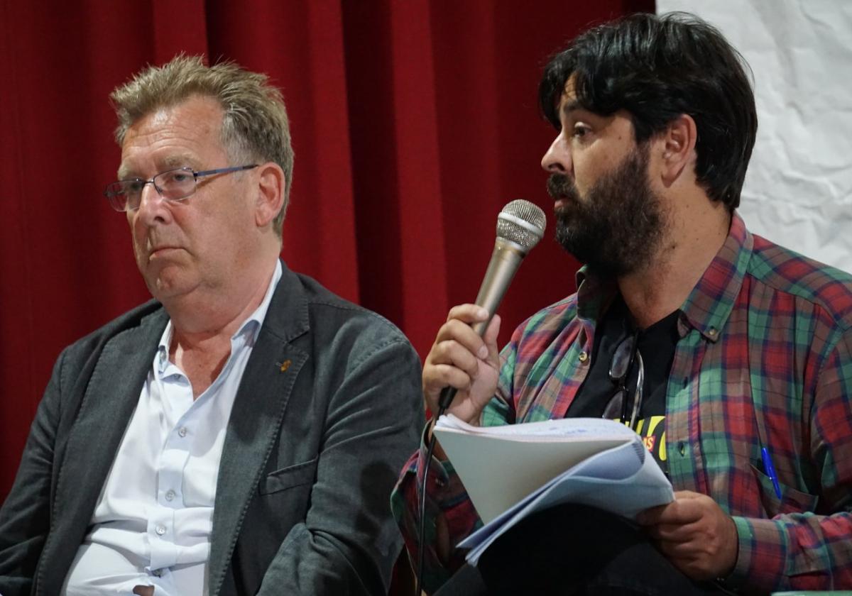 Tomás Antuña y Enrique Riestra, en el debate celebrado en Posada.