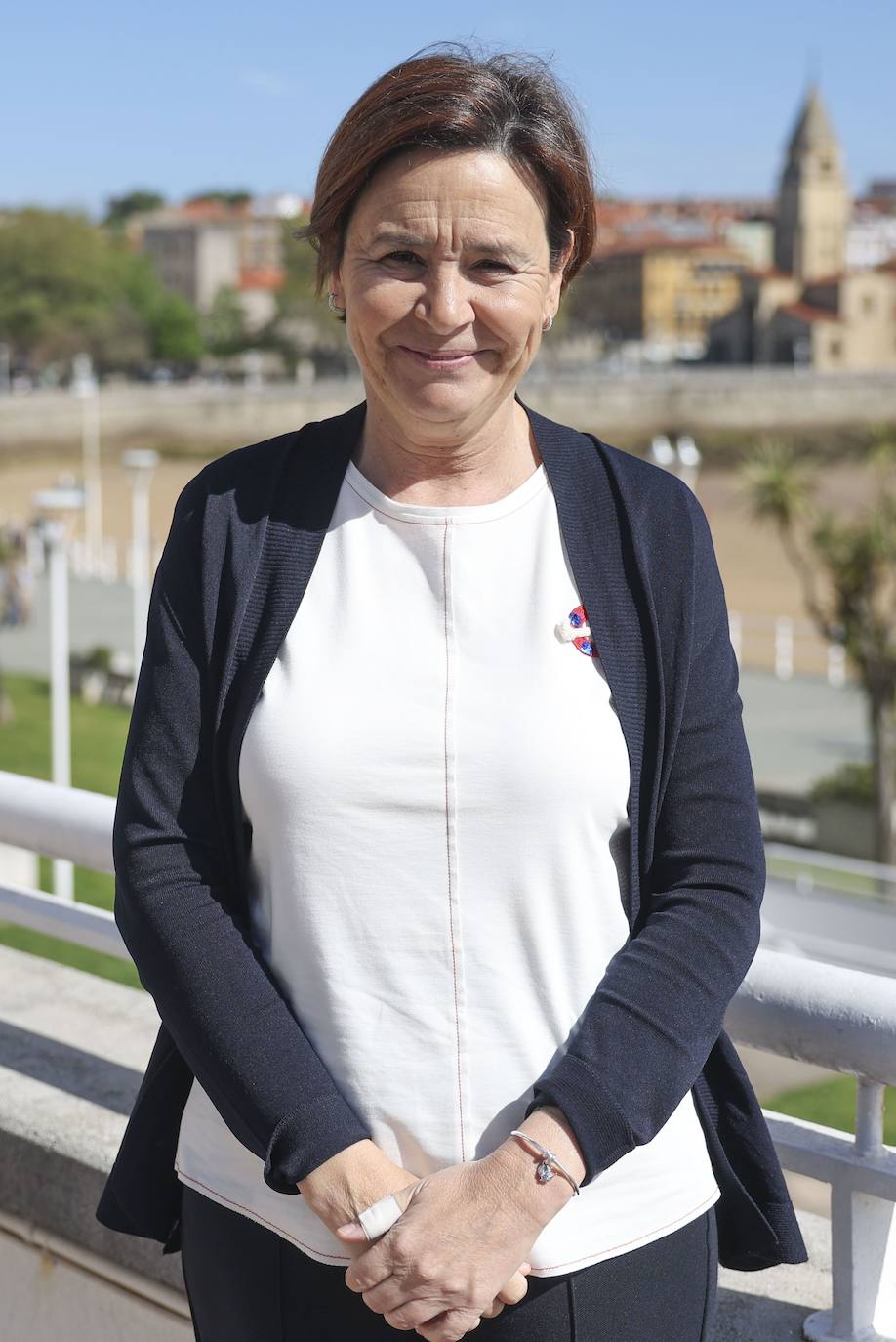 Fue la gran triunfadora de la noche electoral. Se quedó a 300 votos de ganar las elecciones y gobernar en solitario. Ahora deberá iniciar una ronda de contactos con todos menos PSOE e IU, esa es su línea roja. Cirujana de profesión y alcaldesa de 2011 a 2019, preside Foro Asturias, partido del que expulsó a Álvarez-Cascos, con quien tiene un conflicto judicial abierto. Deberá entenderse con PP y Vox.