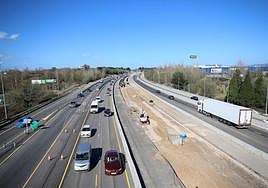 Obras de construcción del tercer carril de la 'Y'.