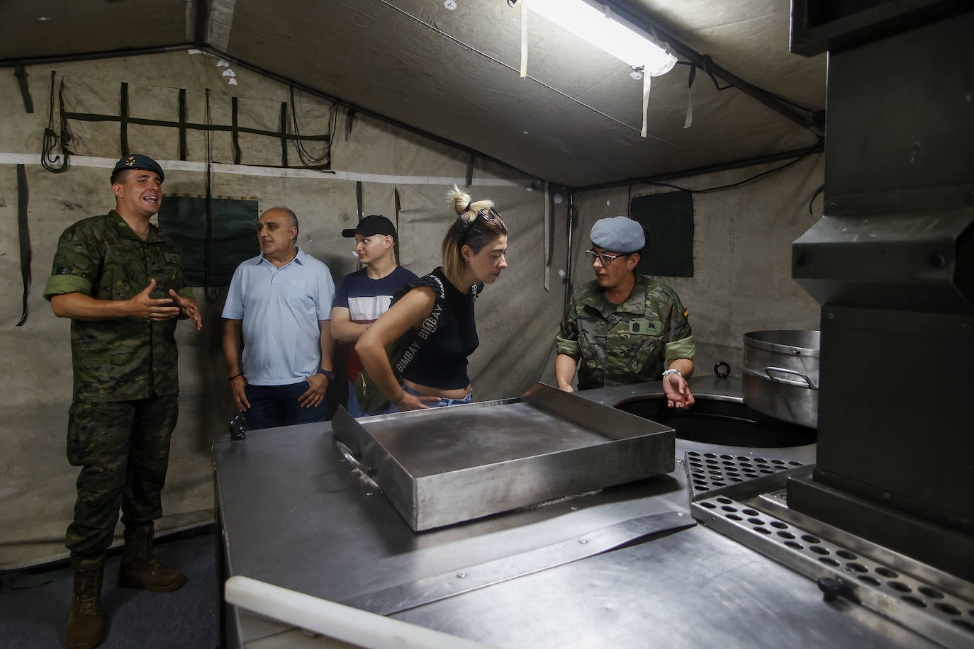 Las Fuerzas Armadas se despliegan en el recinto ferial de Gijón