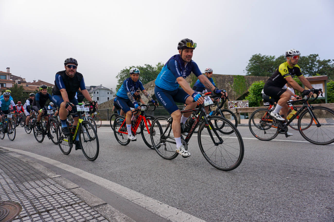 Multitudinaria cicloturista a los Lagos