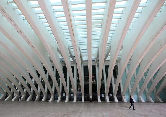 La entrada a la galería del Calatrava, donde el gobierno local planea centralizar servicios municipales.