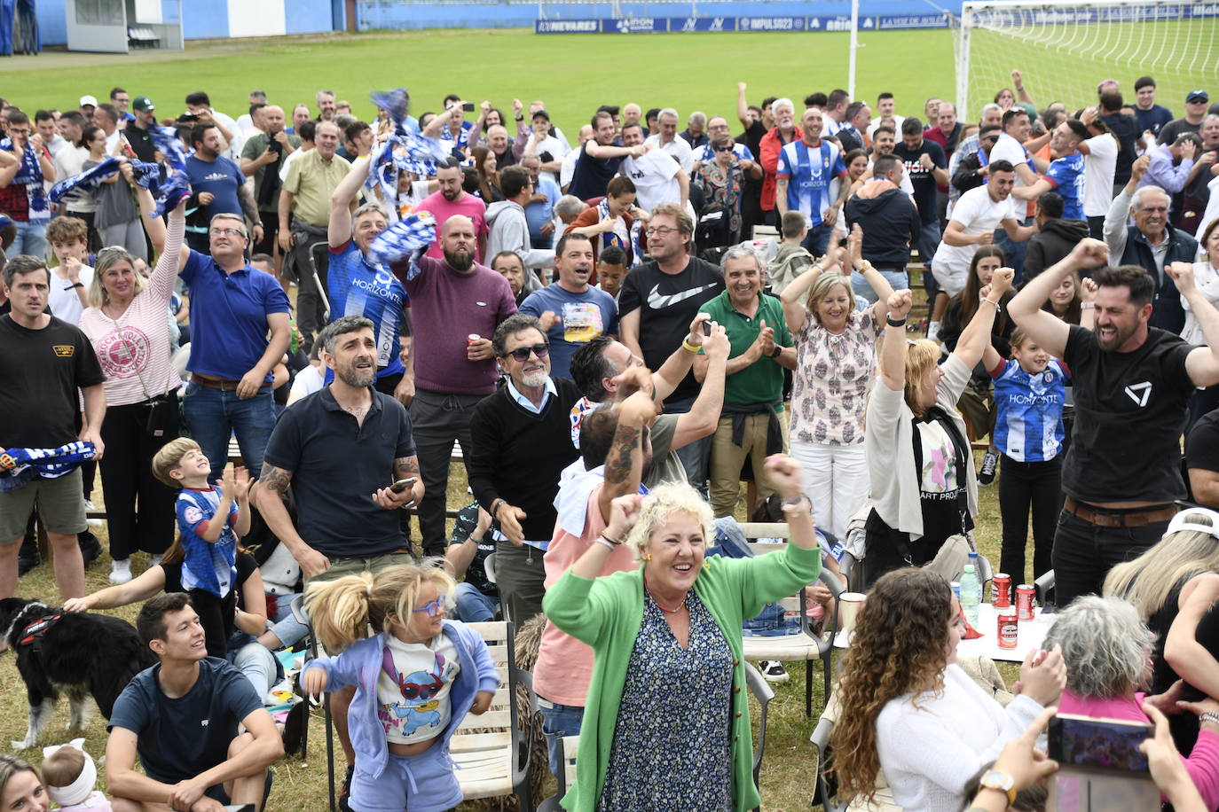 Así vivió la afición del Real Avilés el partido desde el Suárez Puerta