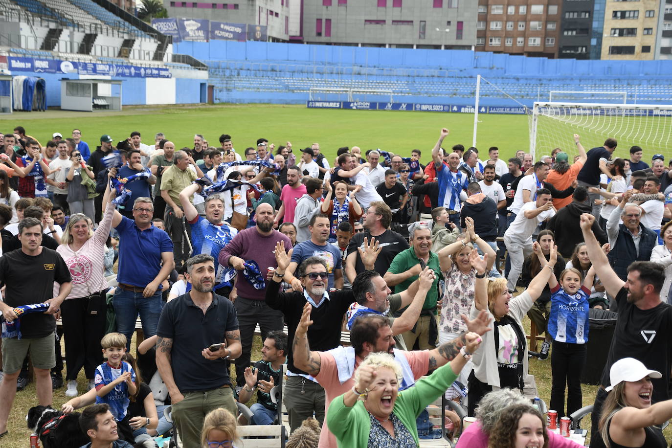 Así vivió la afición del Real Avilés el partido desde el Suárez Puerta