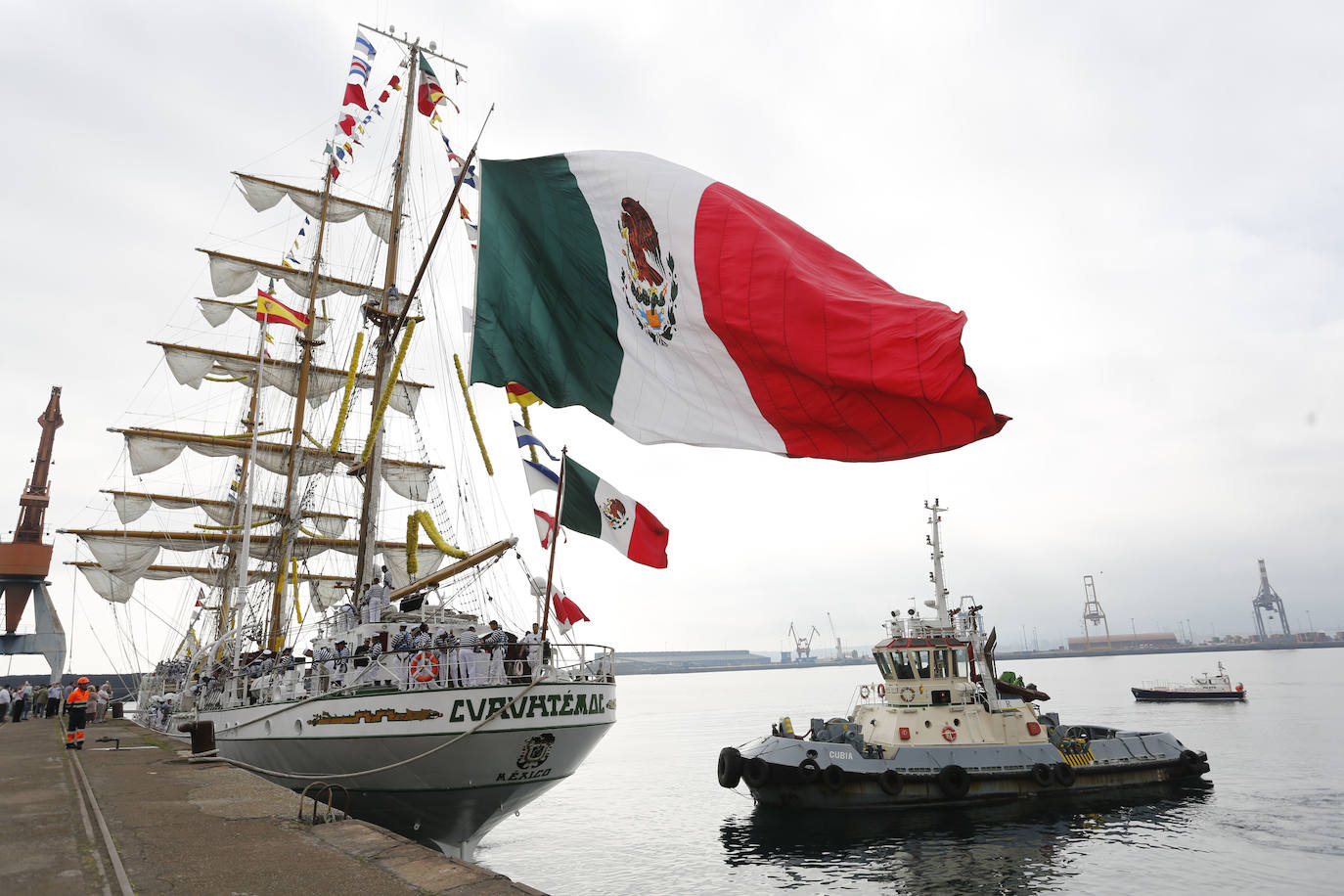 El buque escuela &#039;Cuauhtémoc&#039; parte de nuevo y se despide de Gijón