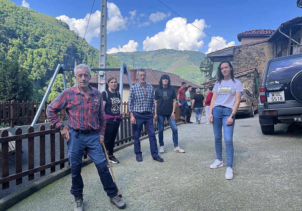 Los propietarios de las cinco vacas tiroteadas en Parana y otros afectados.