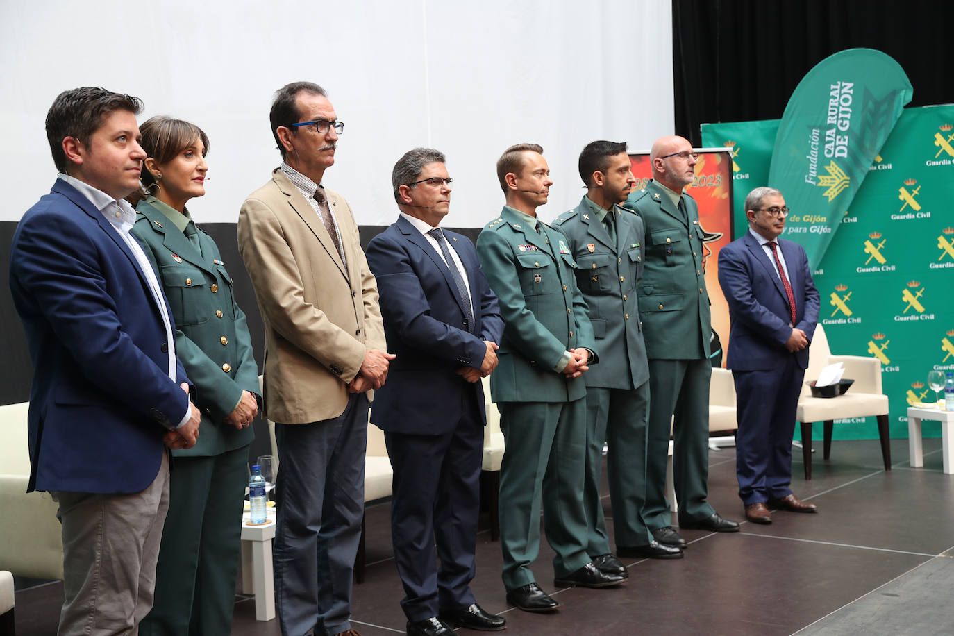 Un libro para recoger la historia de la Comandancia de la Guardia Civil de Gijón