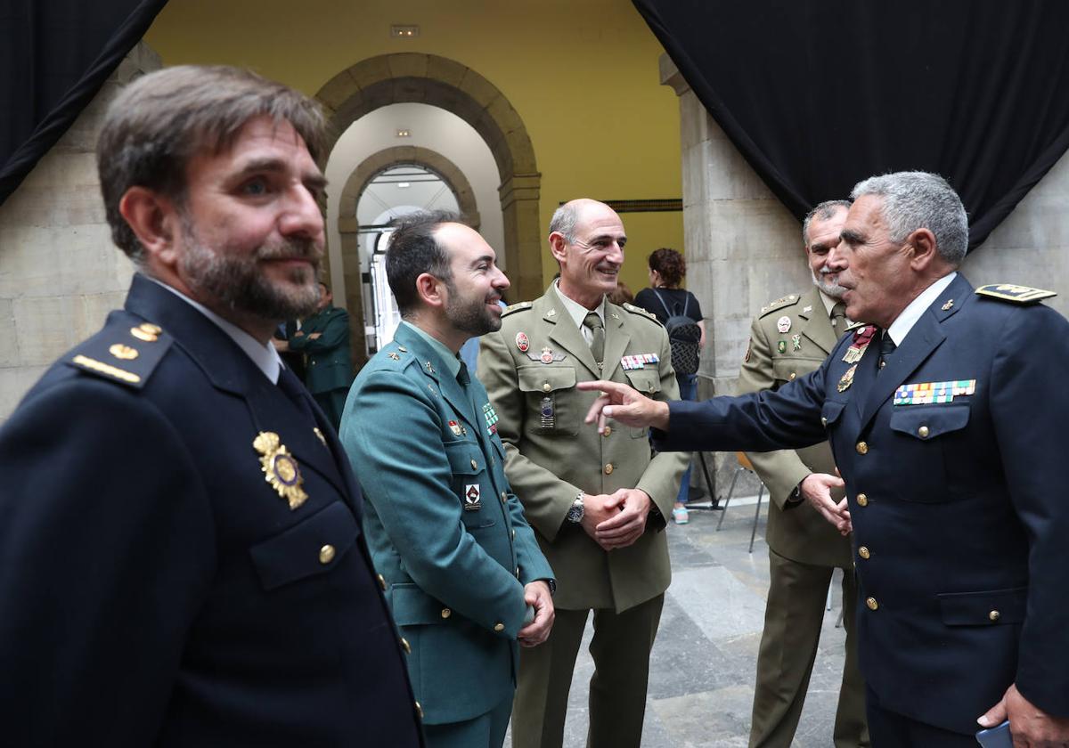 Un libro para recoger la historia de la Comandancia de la Guardia Civil de Gijón