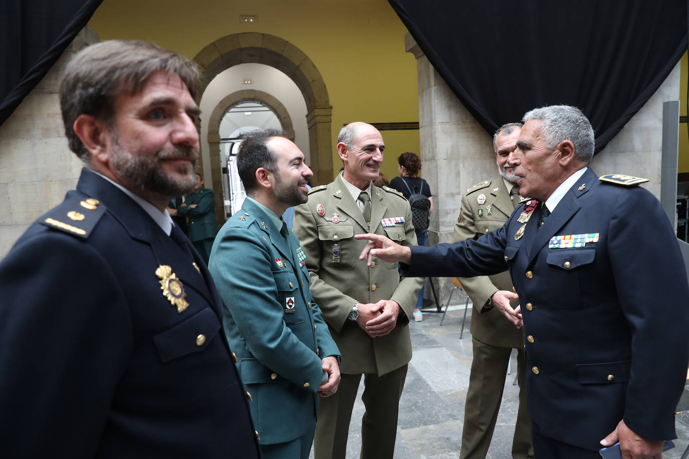 Un libro para recoger la historia de la Comandancia de la Guardia Civil de Gijón