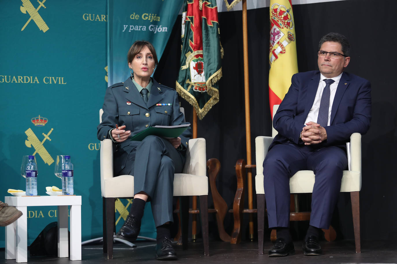 Un libro para recoger la historia de la Comandancia de la Guardia Civil de Gijón