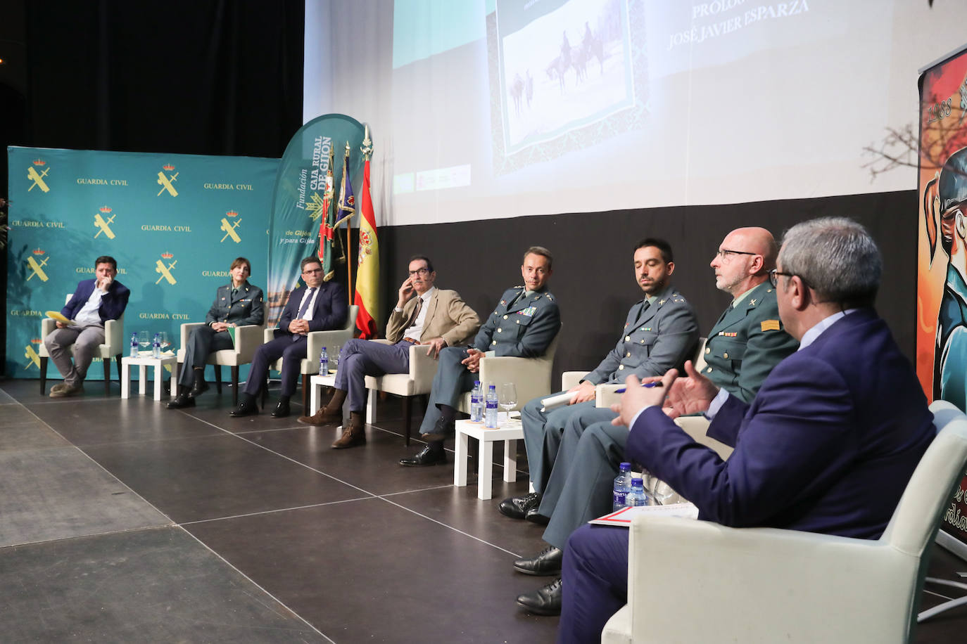 Un libro para recoger la historia de la Comandancia de la Guardia Civil de Gijón