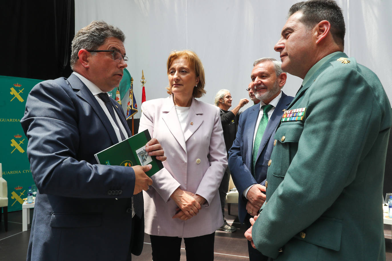 Un libro para recoger la historia de la Comandancia de la Guardia Civil de Gijón